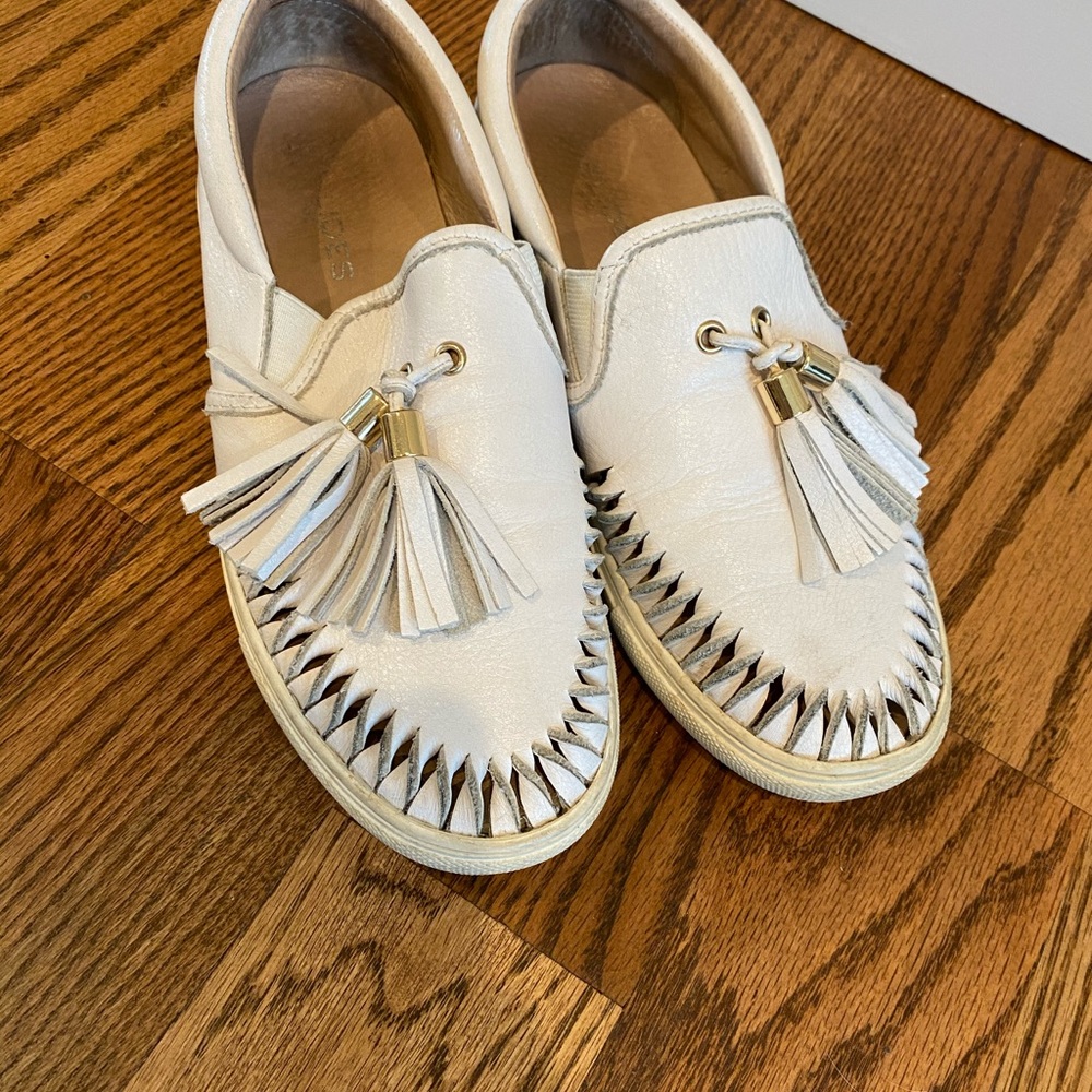 Shoes - Picture 2 of 3